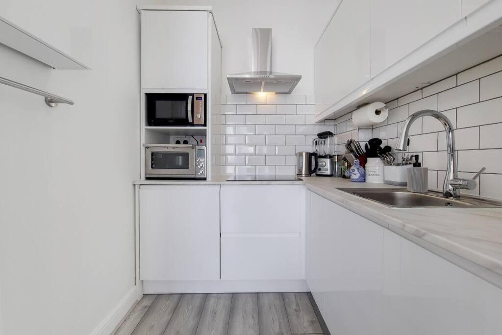 Ferienwohnung Immaculately Presented 1 Bed London Exterior foto